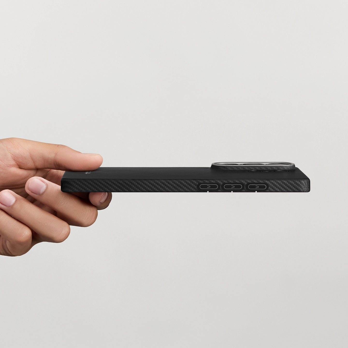 PITAKA slim and lightweight phone case