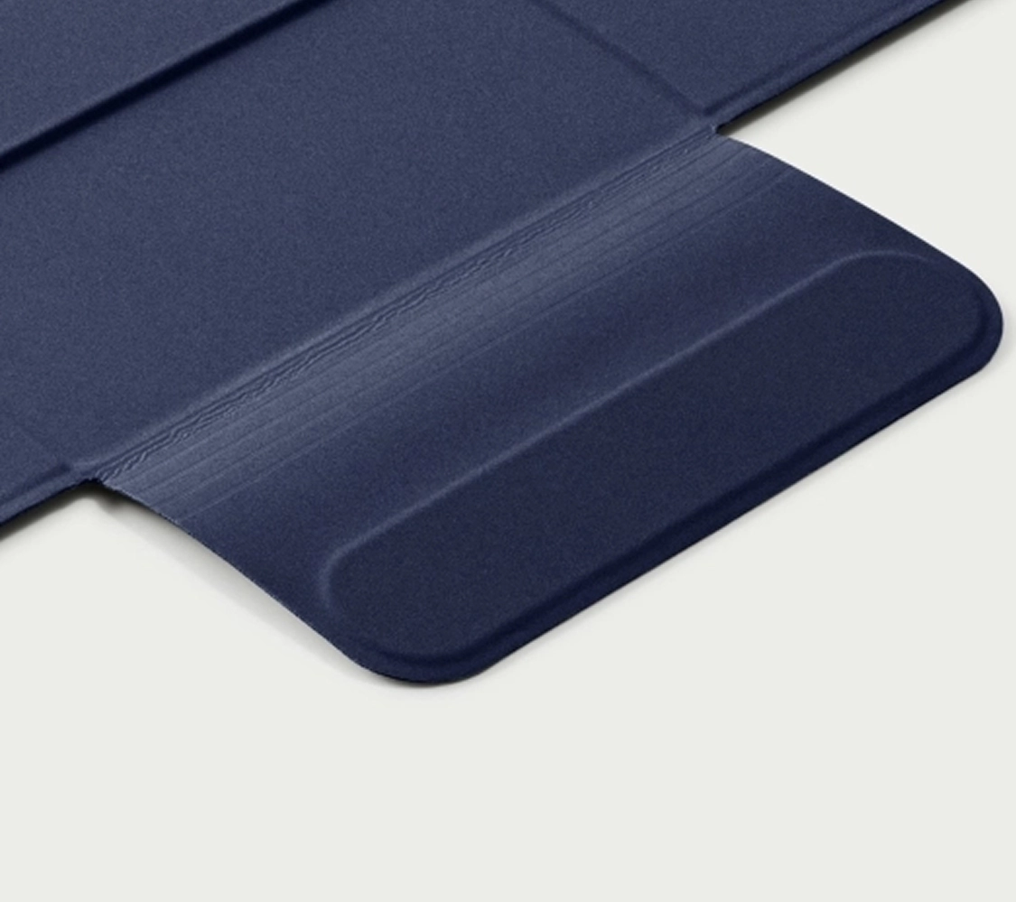 Internal microfiber cloth protects the back of your iPad.