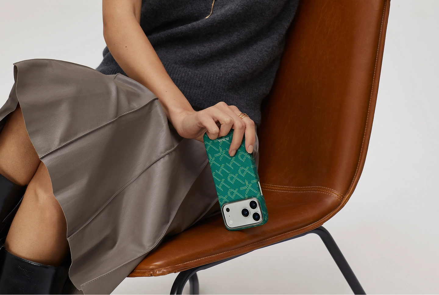 PITAKA Leaping Gold Green iPhone Edge Case detail