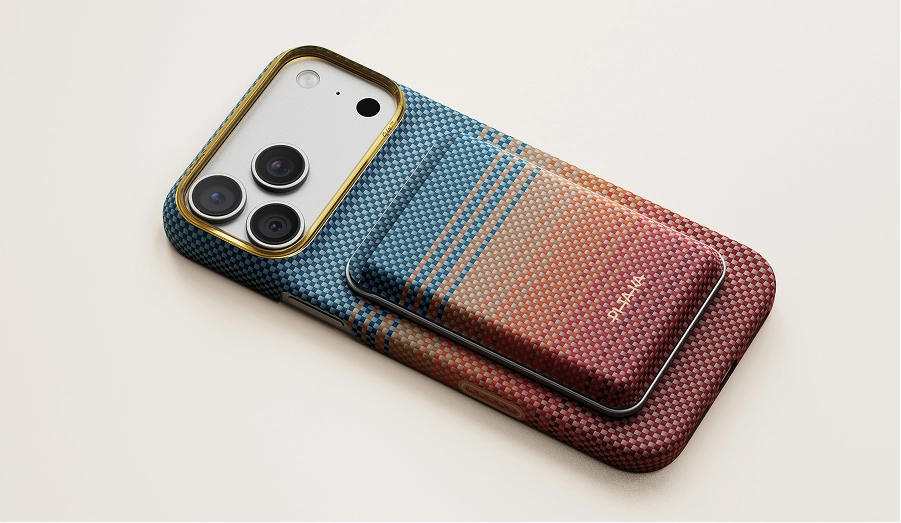 California Dream phone with a MagMod Wallet attached