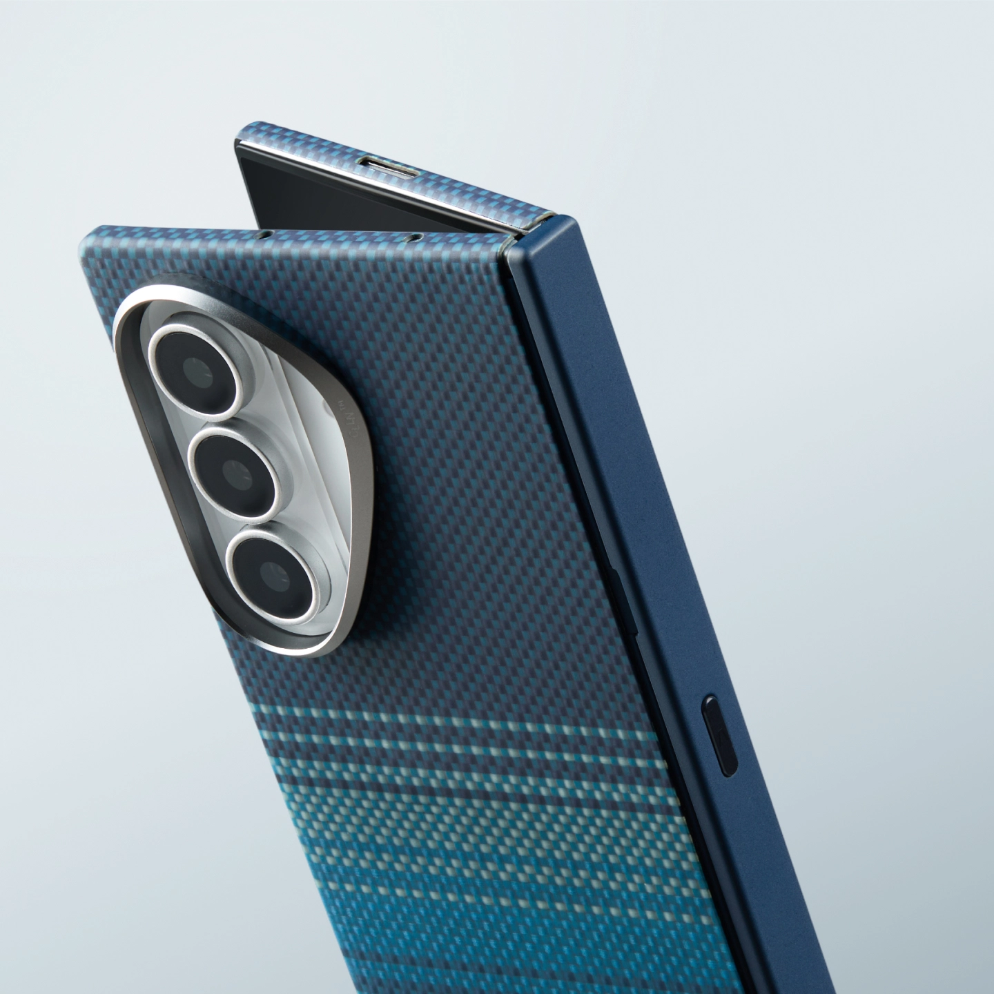 Moonrise hinge guard for Galaxy Z Fold8 Ultra
