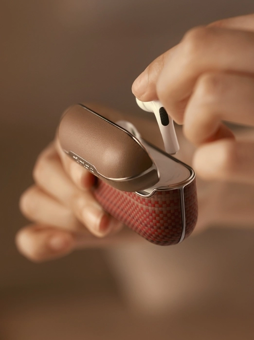 AirPods Case hover