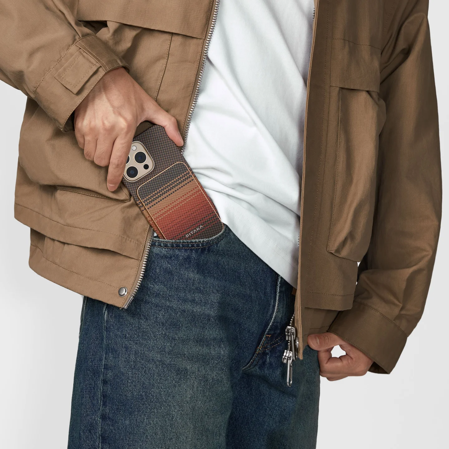 Slim 5000mAh magnetic power bank sliding into a pocket