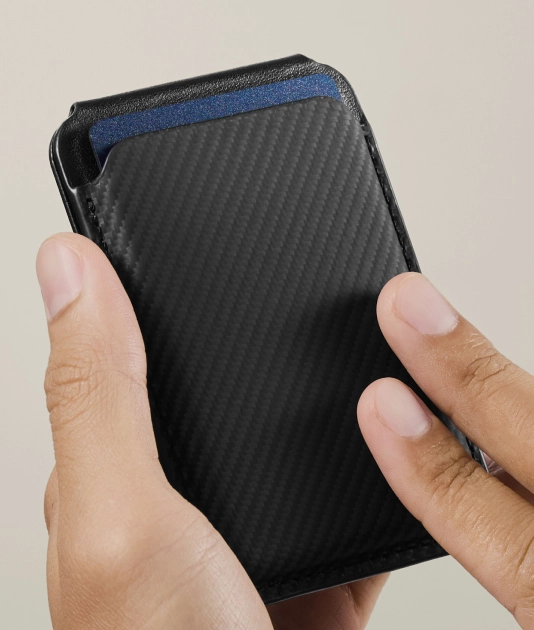 One-hand card access on the Magnetic Stand Woven Wallet