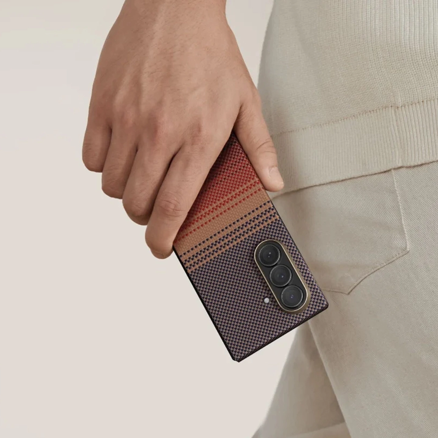 Sunset Edge Case lifestyle