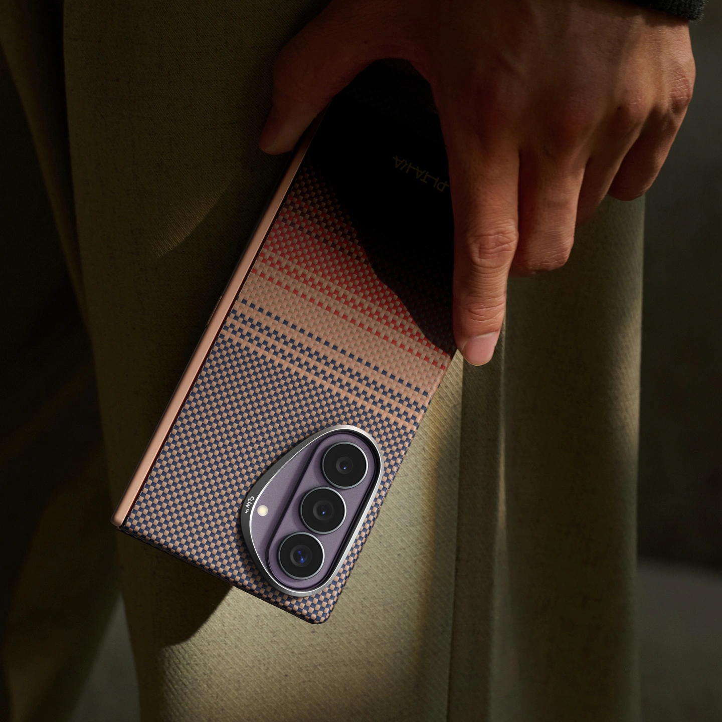 Sunset Edge Case lifestyle